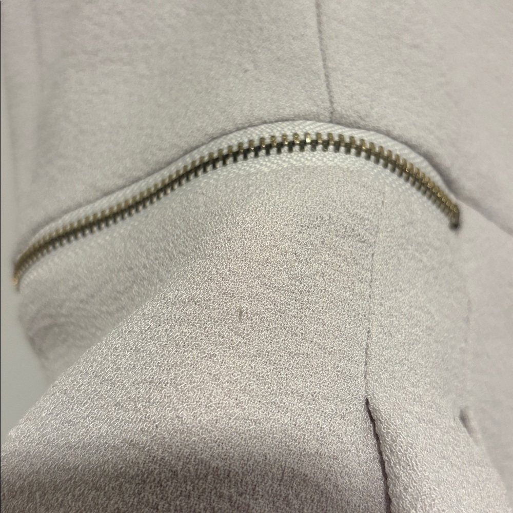 Dynamite Light Gray Textured Top - Picture 6 of 8